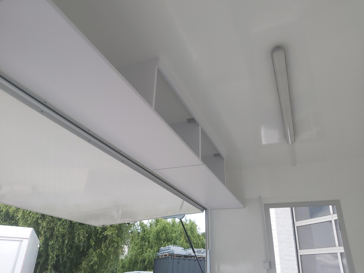 Verkaufsanhänger Verkaufsanhänger VK 302 200 aero retro 300cm 2 Verkaufsklappen Multi Theke 230V PVC Boden (M) 1300kg: das Bild 7