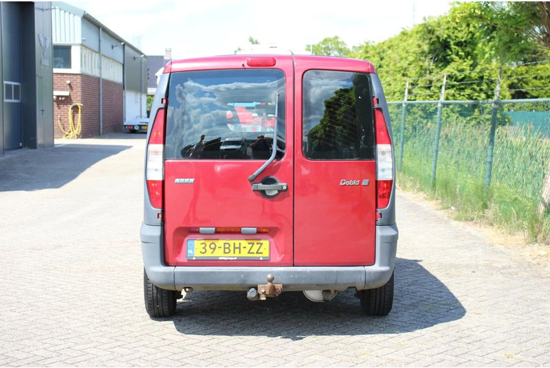 Fiat Doblò Cargo 1.9 JTD SCHUIFDEUR - Kastenwagen: das Bild 4 Fiat Doblò Cargo 1.9 JTD SCHUIFDEUR - Kastenwagen: das Bild 4