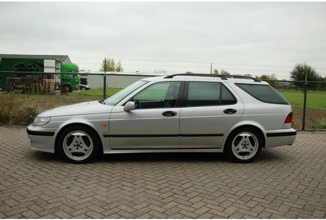 Saab 9-5 Estate 2.3 TURBO S Aero - PKW: das Bild 2 Saab 9-5 Estate 2.3 TURBO S Aero - PKW: das Bild 2