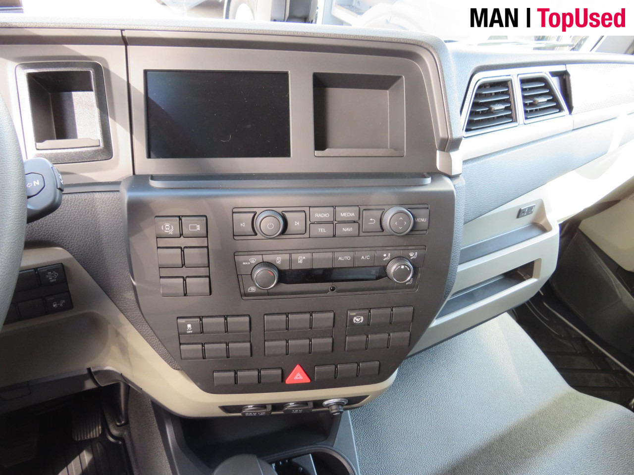 MAN TGL 12.220 4x2 BL CH JUNGE Koffer DHOLLANDIA LBW - Koffer LKW: das Bild 4 MAN TGL 12.220 4x2 BL CH JUNGE Koffer DHOLLANDIA LBW - Koffer LKW: das Bild 4