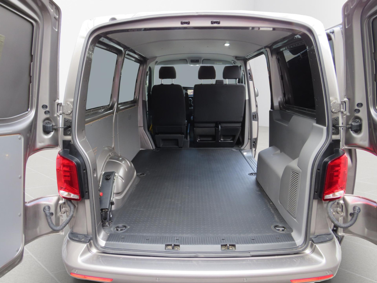 VOLKSWAGEN T6.1 Transporter Trendline 2.0 TDI Kasten Euro6 ZV - Kleintransporter: das Bild 4 VOLKSWAGEN T6.1 Transporter Trendline 2.0 TDI Kasten Euro6 ZV - Kleintransporter: das Bild 4