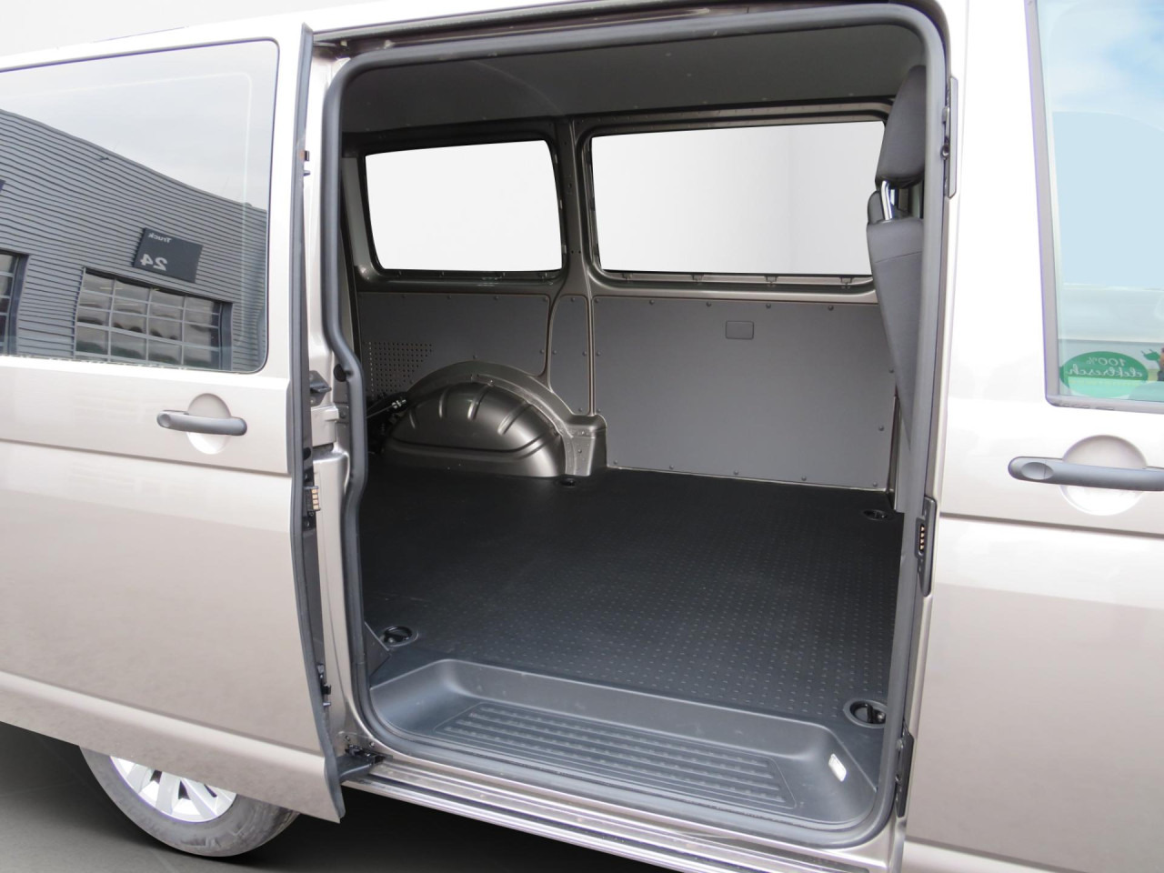 VOLKSWAGEN T6.1 Transporter Trendline 2.0 TDI Kasten Euro6 ZV - Kleintransporter: das Bild 3 VOLKSWAGEN T6.1 Transporter Trendline 2.0 TDI Kasten Euro6 ZV - Kleintransporter: das Bild 3