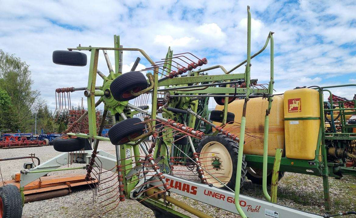 Claas Liner 680 - Heuwender/ Wenderechen: das Bild 1 Claas Liner 680 - Heuwender/ Wenderechen: das Bild 1