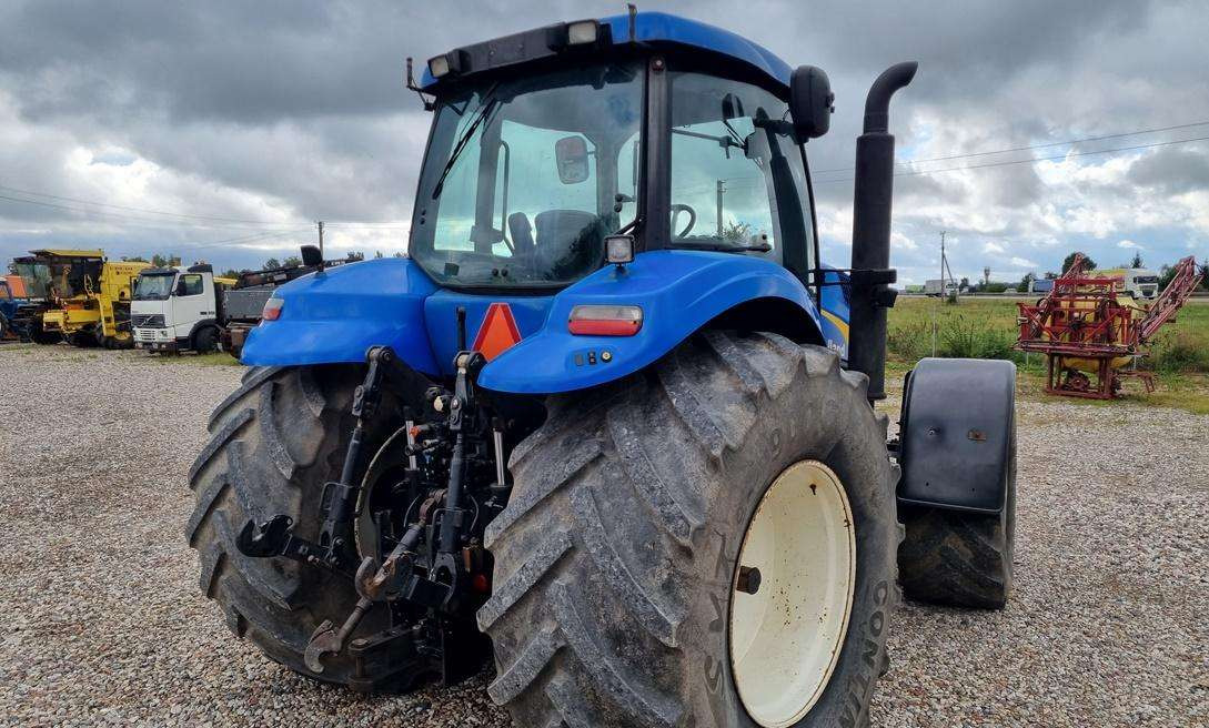 New Holland T8040 - Traktor: das Bild 5 New Holland T8040 - Traktor: das Bild 5