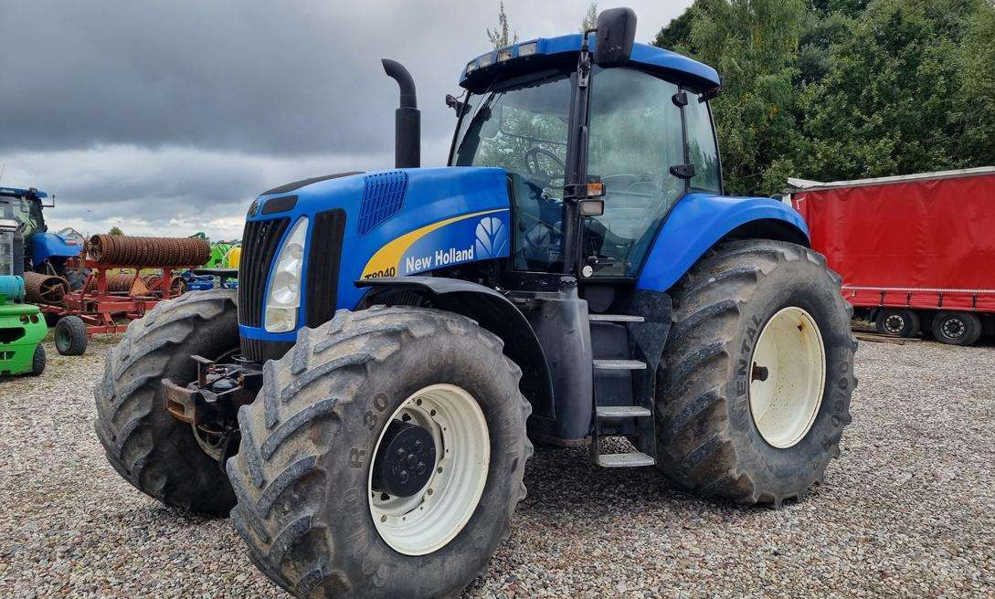 New Holland T8040 - Traktor: das Bild 1 New Holland T8040 - Traktor: das Bild 1