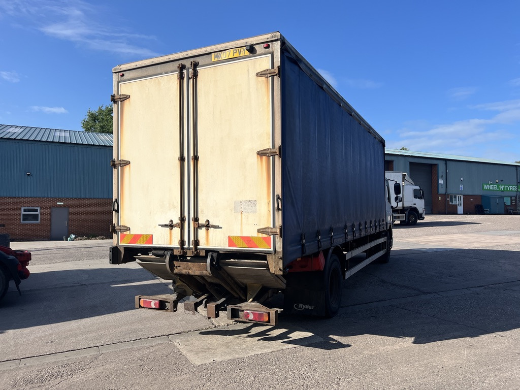 Daf 65CF 220 4x2 Curtain side - Plane LKW: das Bild 4 Daf 65CF 220 4x2 Curtain side - Plane LKW: das Bild 4