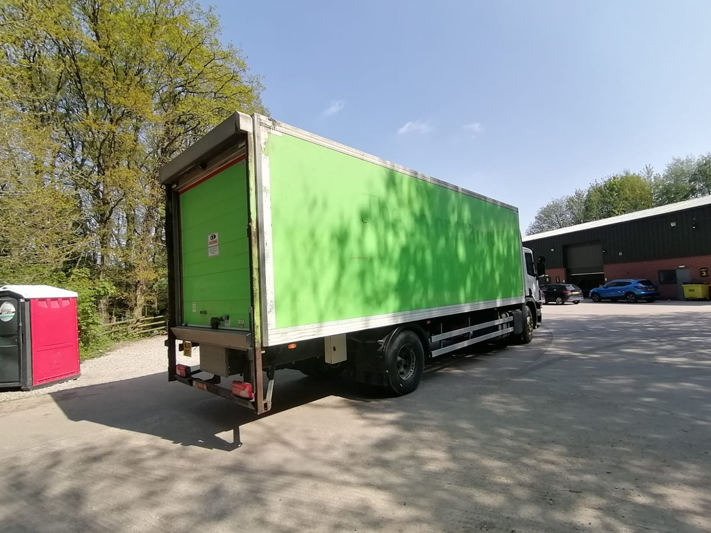 Scania P230 4x2 Box Van - Koffer Transporter: das Bild 4 Scania P230 4x2 Box Van - Koffer Transporter: das Bild 4
