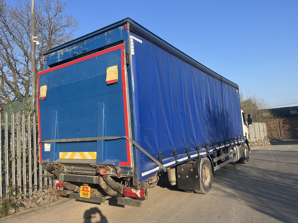 Scania P230 4x2 Curtain side - Plane LKW: das Bild 3 Scania P230 4x2 Curtain side - Plane LKW: das Bild 3