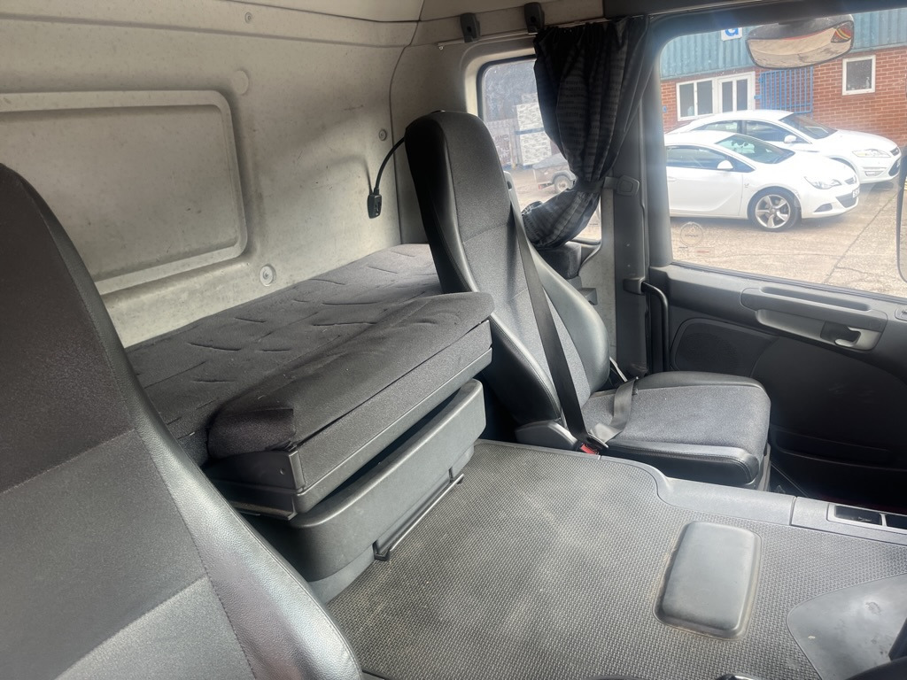 Plane LKW Scania P270 6x2 Curtain side.: das Bild 6