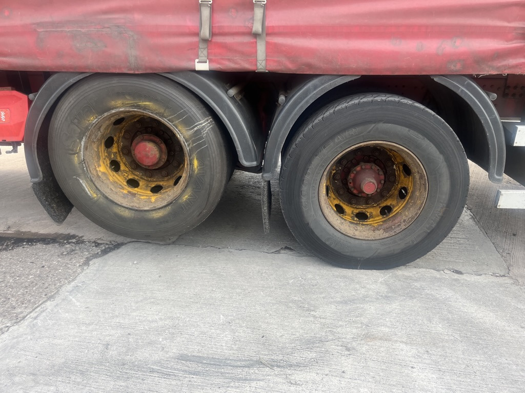 Plane LKW Scania P270 6x2 Curtain side.: das Bild 10