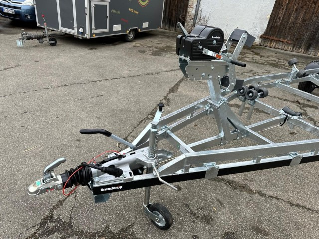 Brenderup Brenderup Premium Bootsanhänger 263500TB SRX mit Superrollen, 3,5 to. 7,8m/ 26 Fuß - Bootstrailer: das Bild 2 Brenderup Brenderup Premium Bootsanhänger 263500TB SRX mit Superrollen, 3,5 to. 7,8m/ 26 Fuß - Bootstrailer: das Bild 2