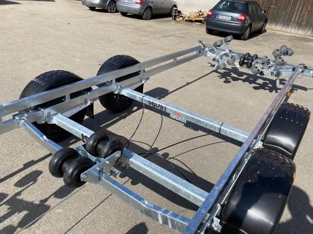 Bootstrailer, Zustand - NEU Brenderup Brenderup Premium Bootsanhänger 303500TB SRX mit Superrollen, 3,5 to. 8,7m/ 30 Fuß: das Bild 7