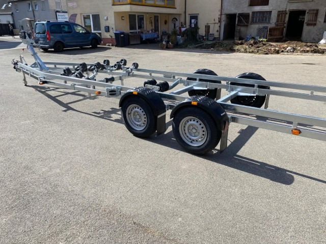 Bootstrailer, Zustand - NEU Brenderup Brenderup Premium Bootsanhänger 303500TB SRX mit Superrollen, 3,5 to. 8,7m/ 30 Fuß: das Bild 9
