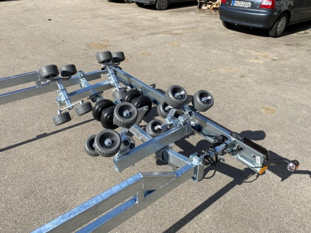 Bootstrailer, Zustand - NEU Brenderup Brenderup Premium Bootsanhänger 303500TB SRX mit Superrollen, 3,5 to. 8,7m/ 30 Fuß: das Bild 8
