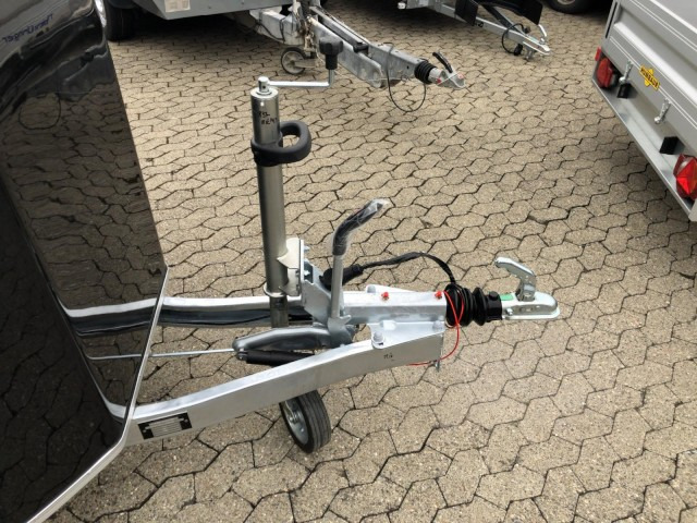 Cheval Liberte Debon Cargo 2 Poly + Türe schwarz Aluräder 1300 kg, 100 km/h, 300x155x168cm - Koffer Anhänger: das Bild 2 Cheval Liberte Debon Cargo 2 Poly + Türe schwarz Aluräder 1300 kg, 100 km/h, 300x155x168cm - Koffer Anhänger: das Bild 2