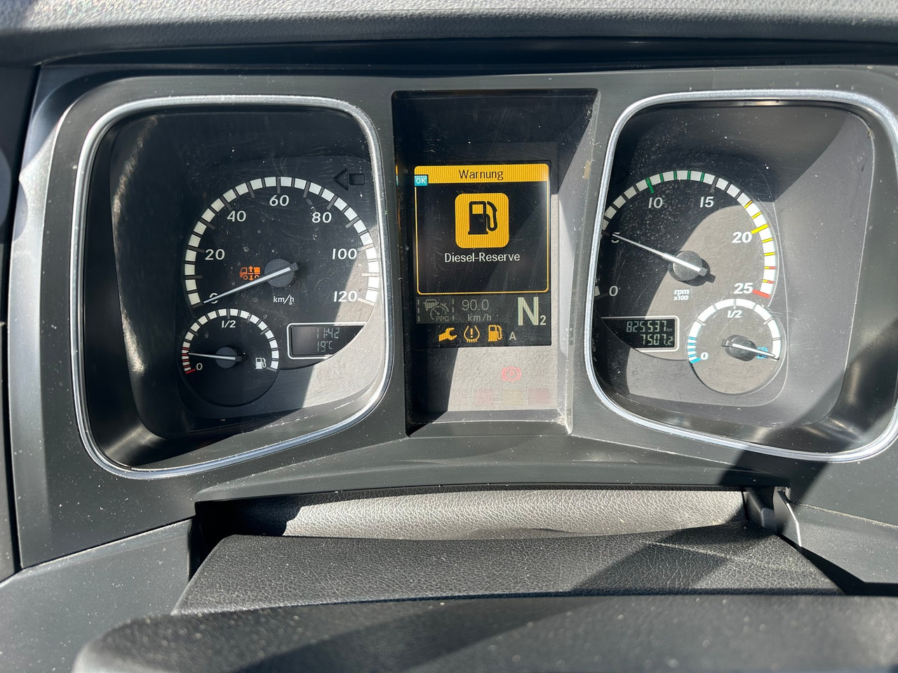 Fahrgestell LKW MERCEDES-BENZ actros 18.42 4x2 Shassie Cabine: das Bild 9
