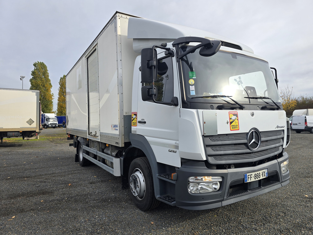 MERCEDES-BENZ Atego 1218 - Box - LIFT - SIDE DOOR - ADR - Koffer LKW: das Bild 2 MERCEDES-BENZ Atego 1218 - Box - LIFT - SIDE DOOR - ADR - Koffer LKW: das Bild 2