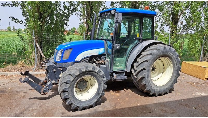 New Holland TN 95 D A - Traktor: das Bild 2 New Holland TN 95 D A - Traktor: das Bild 2