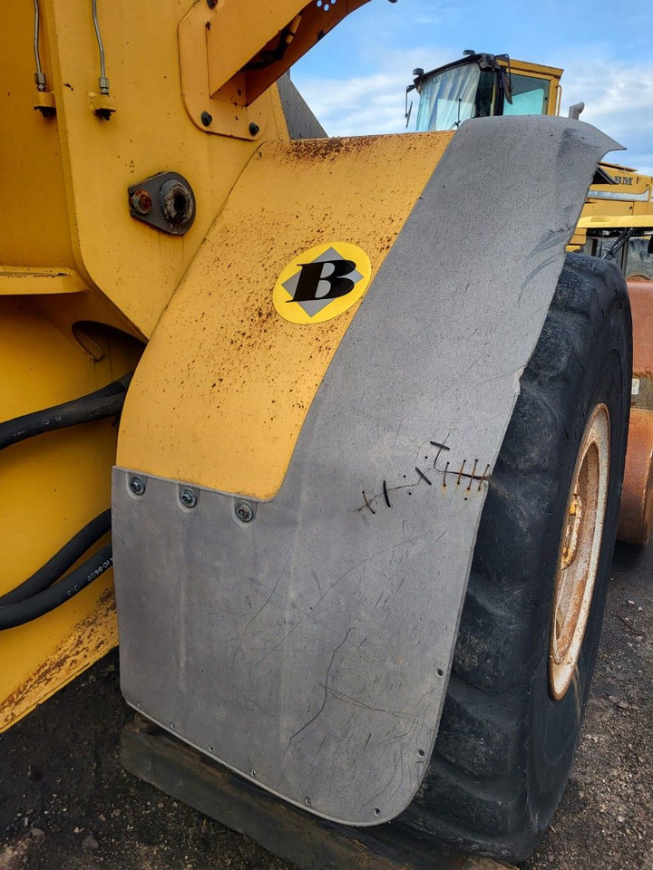 Volvo right front mudguard - Ersatzteile für Radlader: das Bild 1 Volvo right front mudguard - Ersatzteile für Radlader: das Bild 1