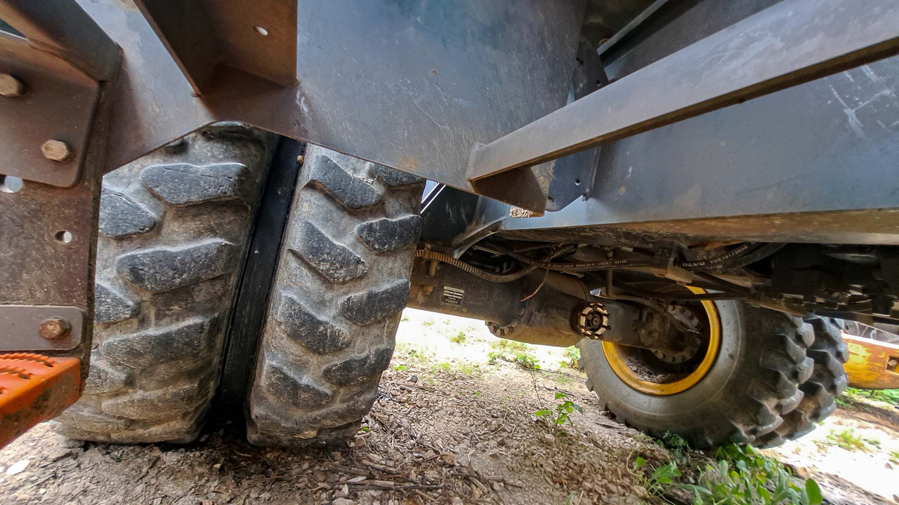 Volvo front axle 14693936 for Volvo EWR150E, EW180E, EWR170E, EW200E MH, EW160E - Vorderachse für Bagger: das Bild 1 Volvo front axle 14693936 for Volvo EWR150E, EW180E, EWR170E, EW200E MH, EW160E - Vorderachse für Bagger: das Bild 1