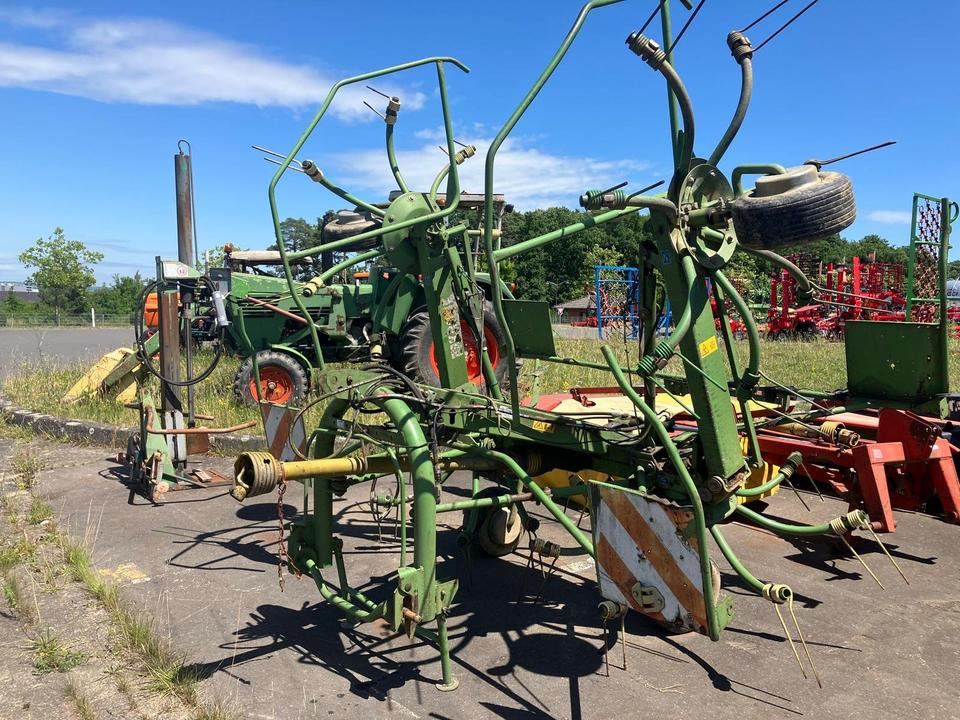 Krone KW 5.50 Wender, Heuer, Zetter hydr. Grenzstreueinrichtung - Heuwender/ Wenderechen: das Bild 1 Krone KW 5.50 Wender, Heuer, Zetter hydr. Grenzstreueinrichtung - Heuwender/ Wenderechen: das Bild 1
