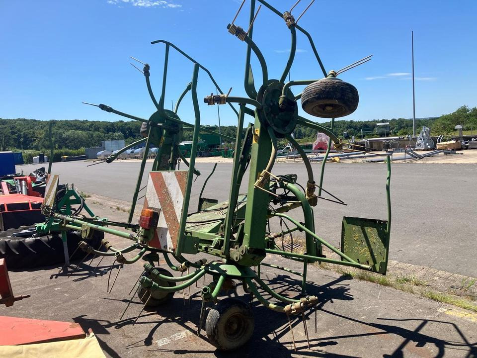 Krone KW 5.50 Wender, Heuer, Zetter hydr. Grenzstreueinrichtung - Heuwender/ Wenderechen: das Bild 3 Krone KW 5.50 Wender, Heuer, Zetter hydr. Grenzstreueinrichtung - Heuwender/ Wenderechen: das Bild 3