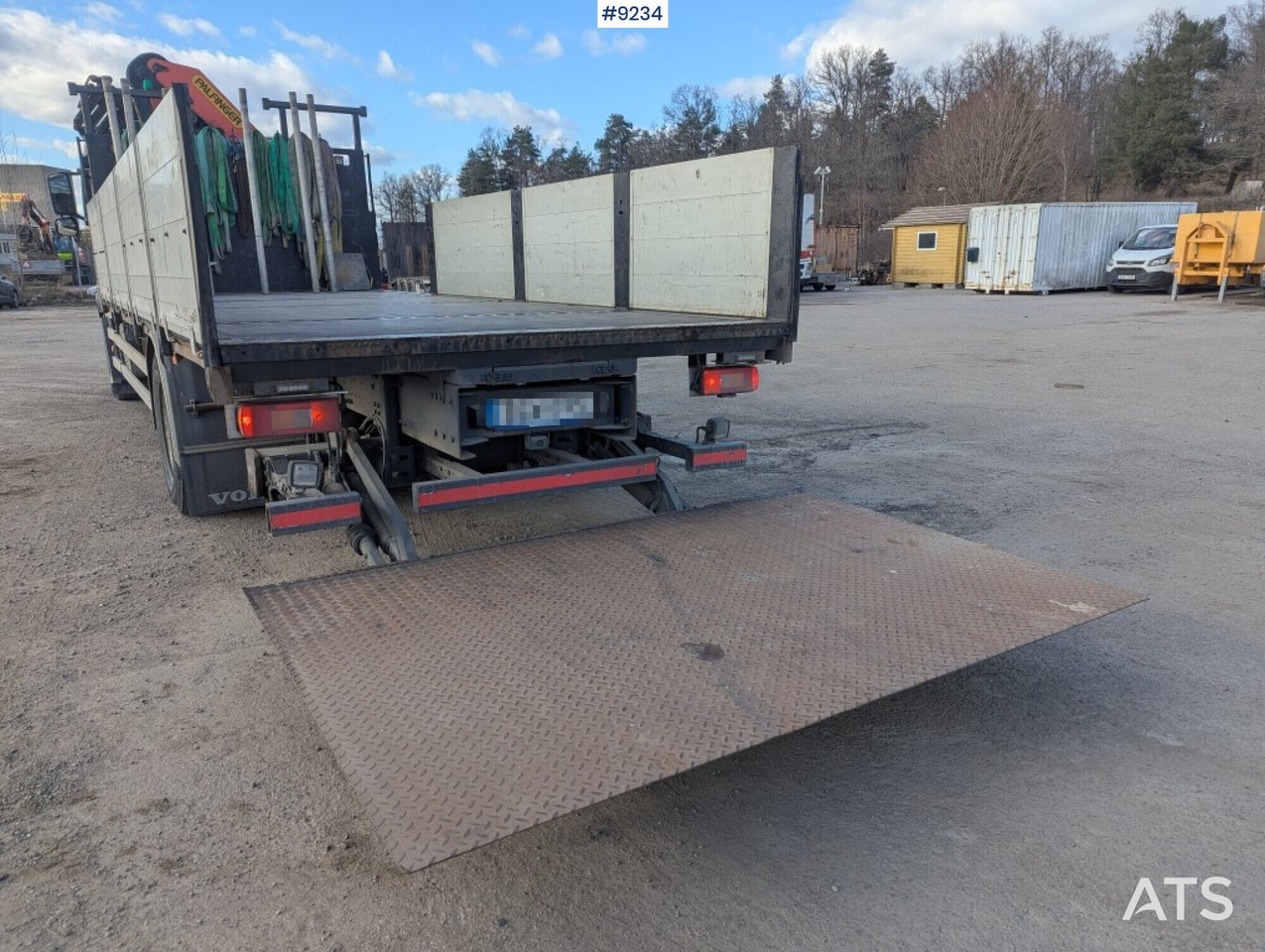 Crane Truck Volvo FM 330 4X2 with tail lift - Pritsche LKW, Autokran: das Bild 3 Crane Truck Volvo FM 330 4X2 with tail lift - Pritsche LKW, Autokran: das Bild 3