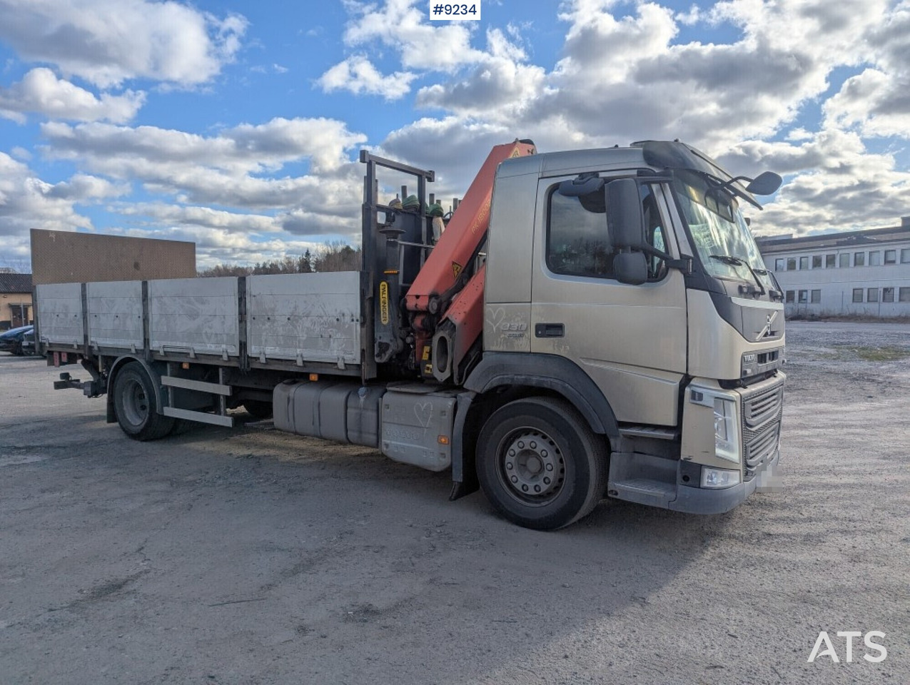Crane Truck Volvo FM 330 4X2 with tail lift - Pritsche LKW, Autokran: das Bild 2 Crane Truck Volvo FM 330 4X2 with tail lift - Pritsche LKW, Autokran: das Bild 2