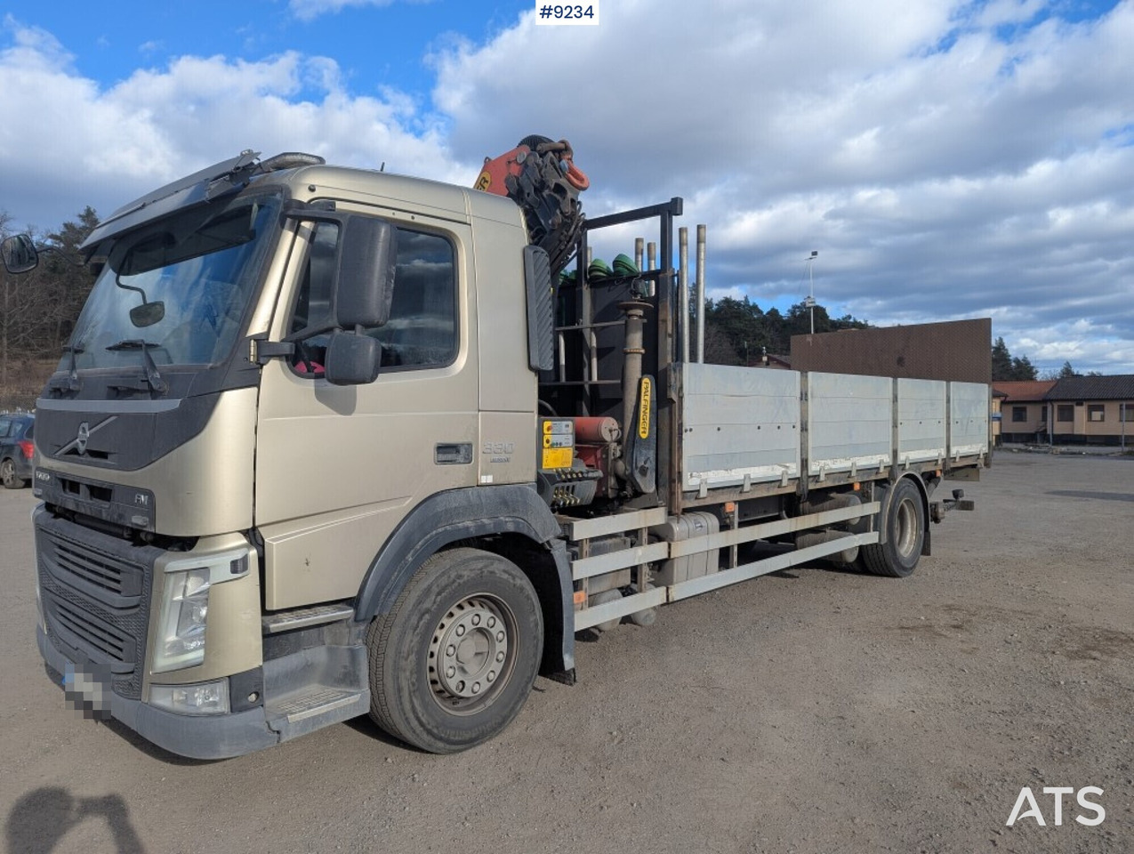 Crane Truck Volvo FM 330 4X2 with tail lift - Pritsche LKW, Autokran: das Bild 1 Crane Truck Volvo FM 330 4X2 with tail lift - Pritsche LKW, Autokran: das Bild 1