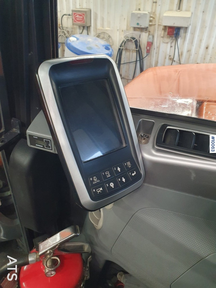 Kettenbagger Doosan DX85R-3 Crawler Excavator with tiltrotator and attachments: das Bild 15