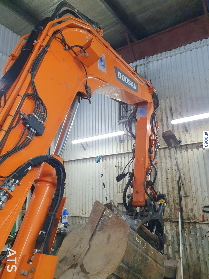 Kettenbagger Doosan DX85R-3 Crawler Excavator with tiltrotator and attachments: das Bild 6