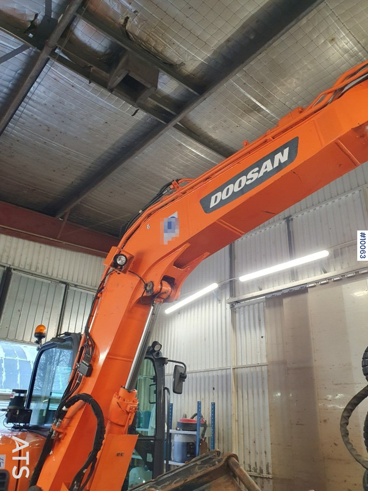 Kettenbagger Doosan DX85R-3 Crawler Excavator with tiltrotator and attachments: das Bild 7