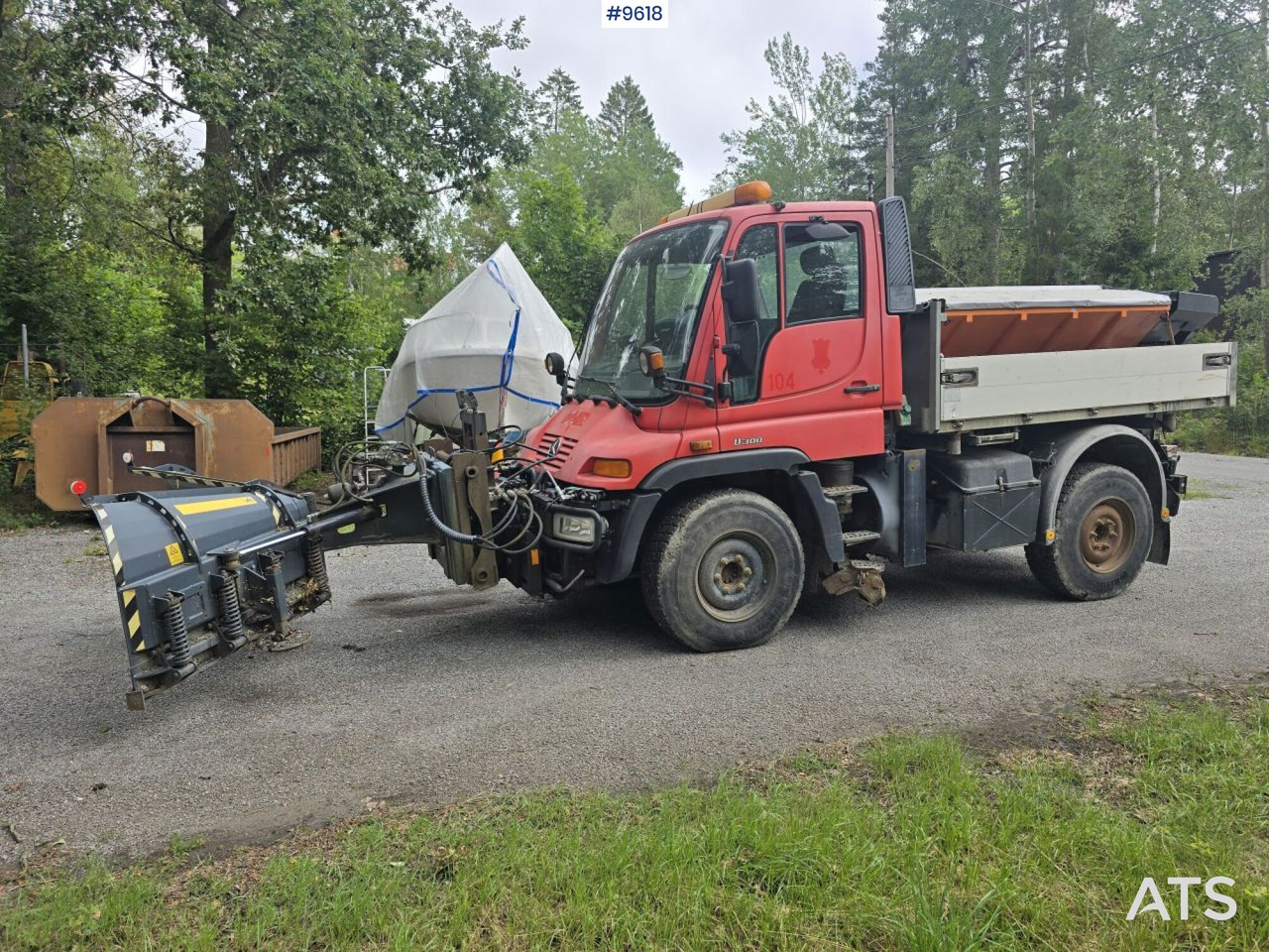 MB Unimog with equipment - Schneeräumfahrzeug: das Bild 1 MB Unimog with equipment - Schneeräumfahrzeug: das Bild 1