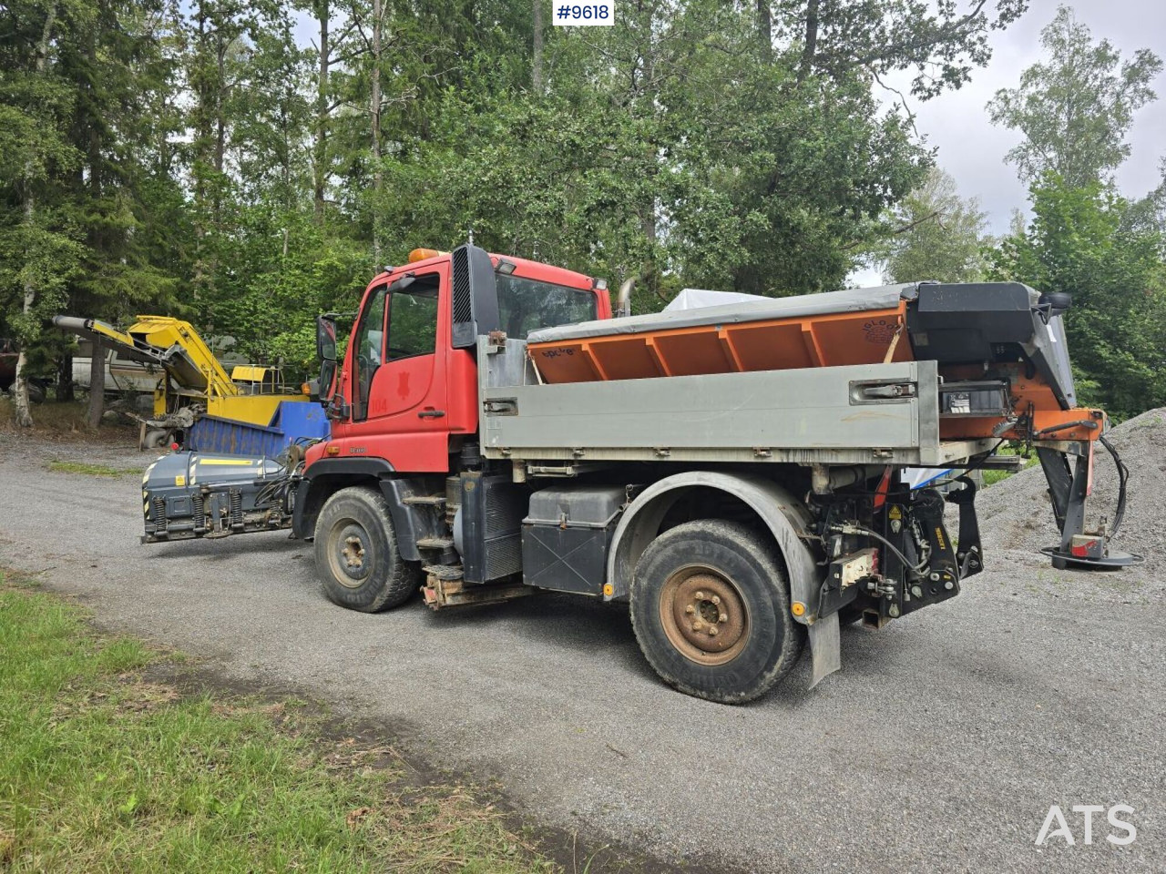 MB Unimog with equipment - Schneeräumfahrzeug: das Bild 3 MB Unimog with equipment - Schneeräumfahrzeug: das Bild 3