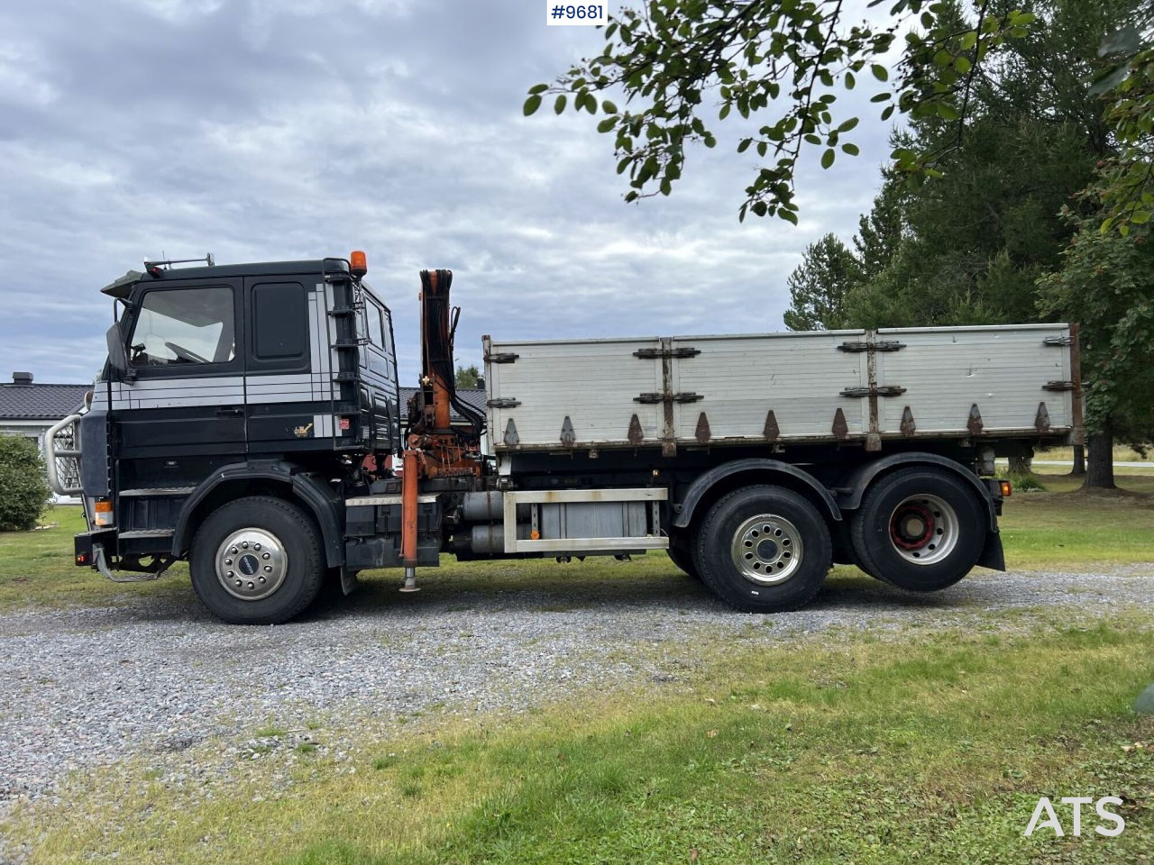 Scania R93 HL 6X2 with Hiab crane and plow mount - Pritsche LKW, Autokran: das Bild 3 Scania R93 HL 6X2 with Hiab crane and plow mount - Pritsche LKW, Autokran: das Bild 3