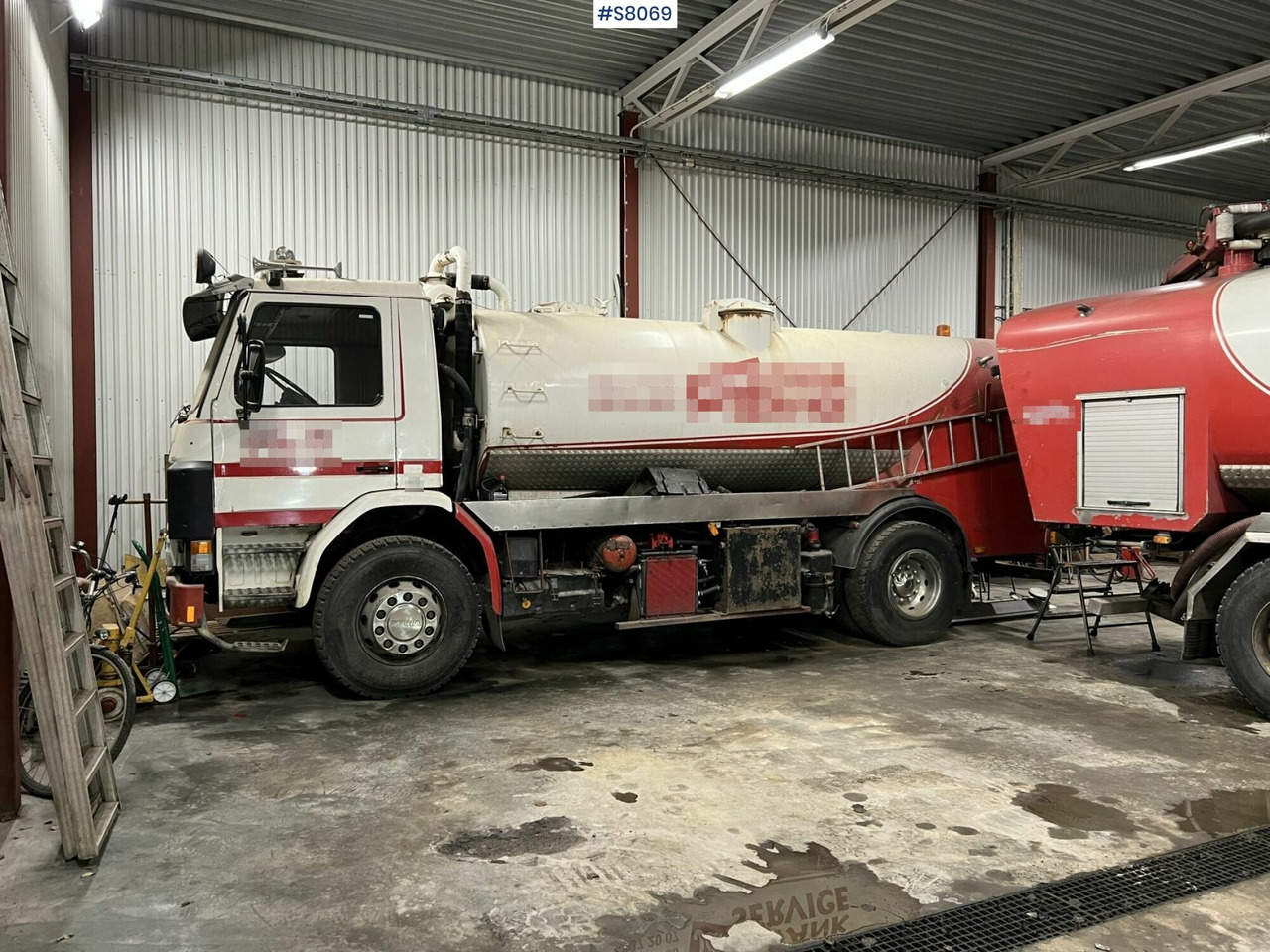 Suction/Combi truck, Scania P92H 4x2, Rep-object - Saug-/ Spülfahrzeug: das Bild 2 Suction/Combi truck, Scania P92H 4x2, Rep-object - Saug-/ Spülfahrzeug: das Bild 2