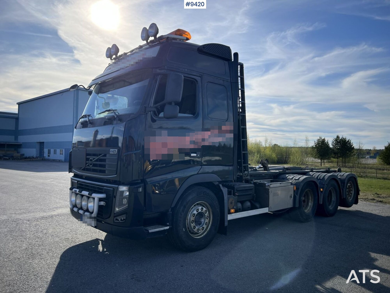 Volvo FH16 8*4 Tridem Hooklift - Abrollkipper: das Bild 1 Volvo FH16 8*4 Tridem Hooklift - Abrollkipper: das Bild 1