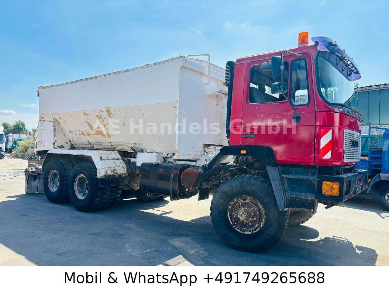 MAN F10 BB 6x6 Bindemittelstreuer *Manual/Analog - LKW: das Bild 4 MAN F10 BB 6x6 Bindemittelstreuer *Manual/Analog - LKW: das Bild 4