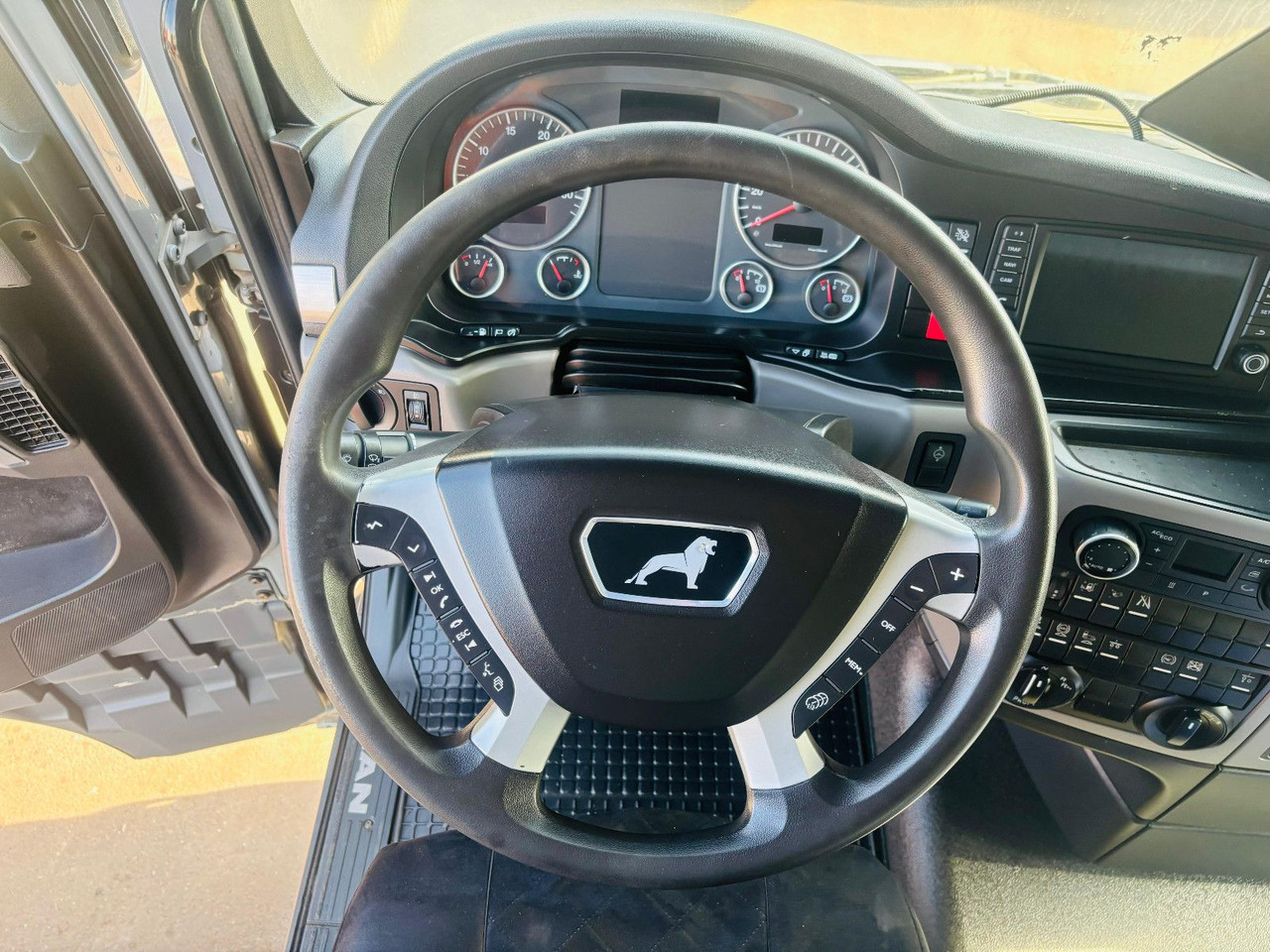 Sattelzugmaschine MAN TGX 18.500 XLX BL HydroDrive 4x4 *Pritarder/Hydr: das Bild 16