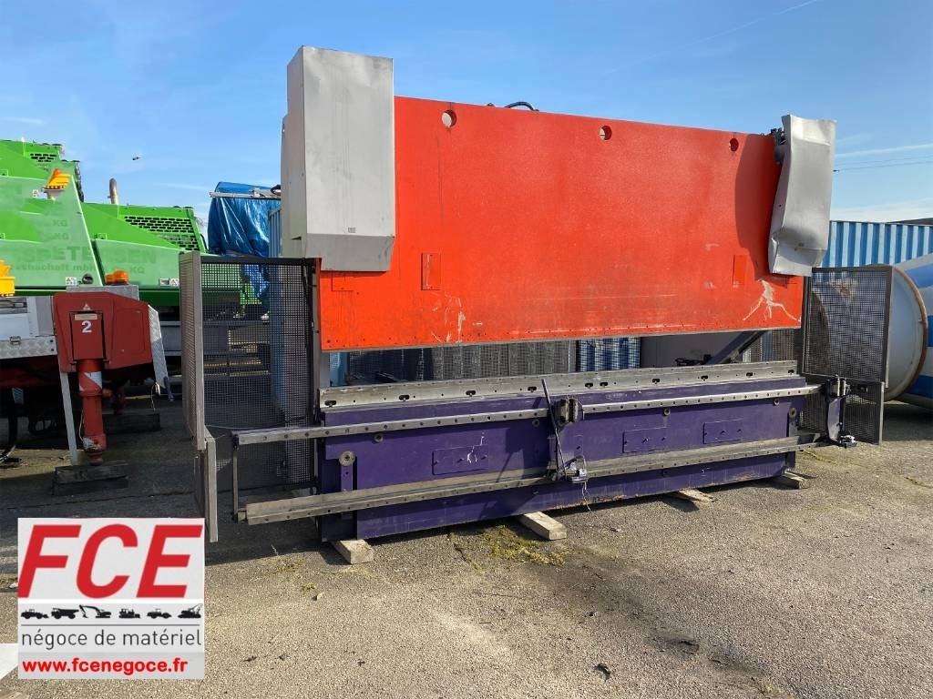 BEYELER Presse/Plieuse PR6 2000KNx4100MM endommagé - Werkzeugmaschine: das Bild 1 BEYELER Presse/Plieuse PR6 2000KNx4100MM endommagé - Werkzeugmaschine: das Bild 1