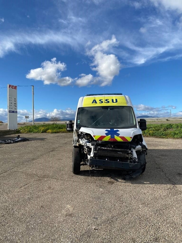 Fiat LES DAUPHINS/DUCATO TORINO 2.3M-Jet 160 endommagée - Koffer Transporter: das Bild 2 Fiat LES DAUPHINS/DUCATO TORINO 2.3M-Jet 160 endommagée - Koffer Transporter: das Bild 2