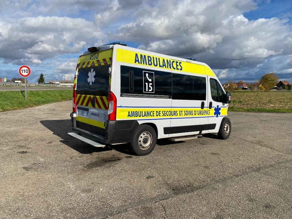 Fiat LES DAUPHINS/DUCATO TORINO 2.3M-Jet 160 endommagée - Koffer Transporter: das Bild 4 Fiat LES DAUPHINS/DUCATO TORINO 2.3M-Jet 160 endommagée - Koffer Transporter: das Bild 4