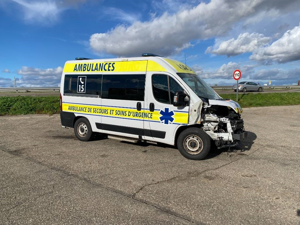 Fiat LES DAUPHINS/DUCATO TORINO 2.3M-Jet 160 endommagée - Koffer Transporter: das Bild 3 Fiat LES DAUPHINS/DUCATO TORINO 2.3M-Jet 160 endommagée - Koffer Transporter: das Bild 3