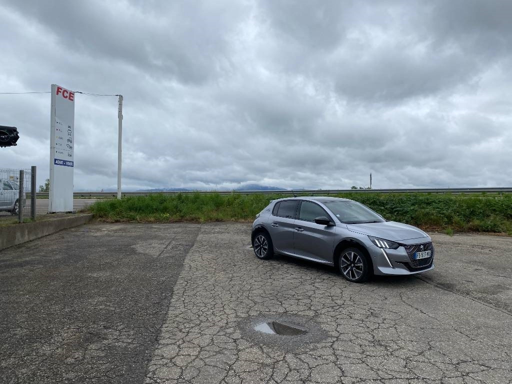 Peugeot e208 136/GT-Line Toit Panoramique 1er Main - PKW: das Bild 3 Peugeot e208 136/GT-Line Toit Panoramique 1er Main - PKW: das Bild 3
