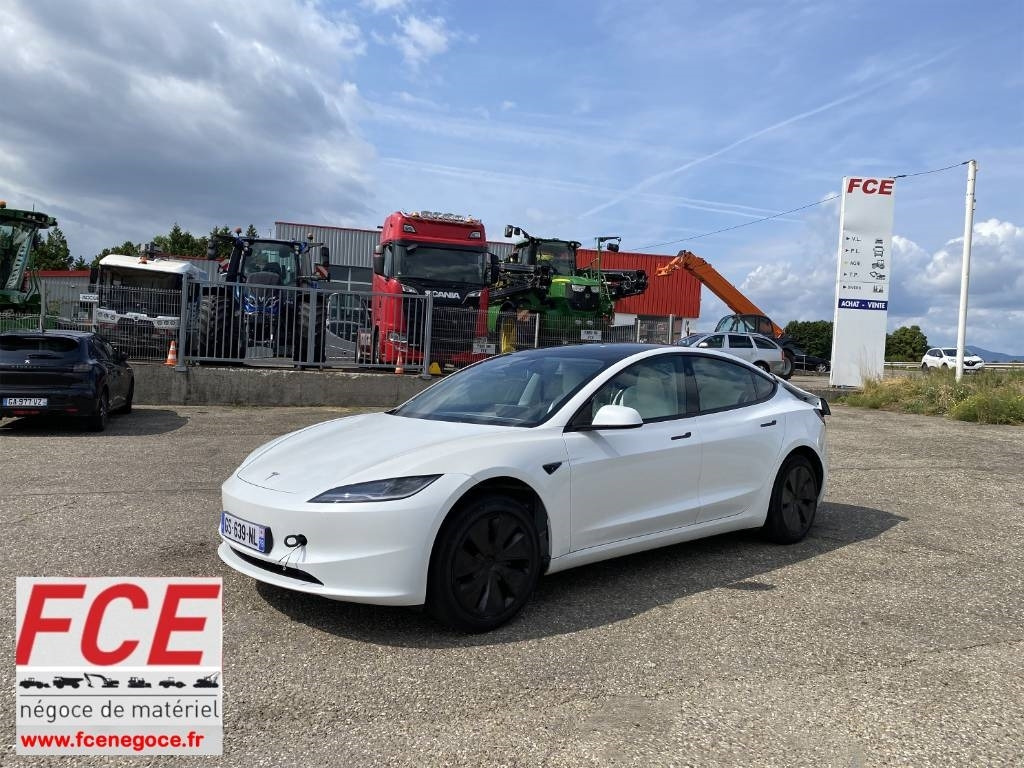 Tesla MODEL 3 5YJ3 Carte Grise Française endommagée - PKW: das Bild 1 Tesla MODEL 3 5YJ3 Carte Grise Française endommagée - PKW: das Bild 1