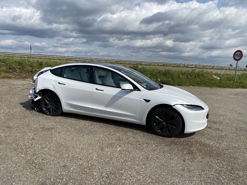 Tesla MODEL 3 5YJ3 Carte Grise Française endommagée - PKW: das Bild 3 Tesla MODEL 3 5YJ3 Carte Grise Française endommagée - PKW: das Bild 3