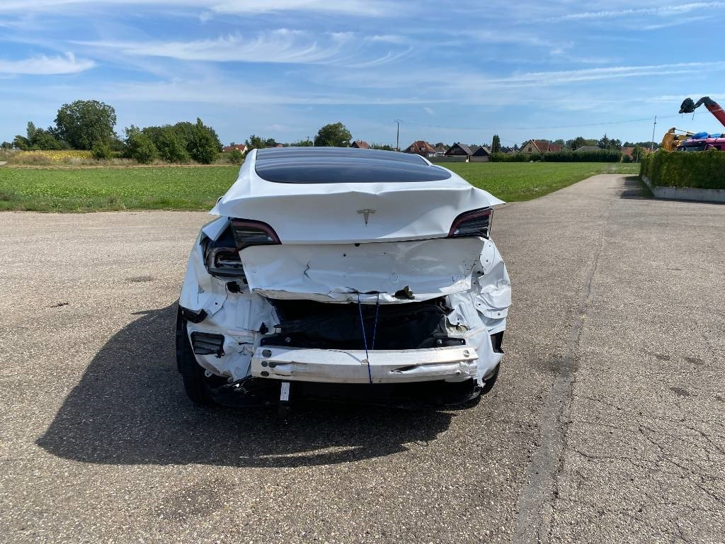 Tesla Model Y RWD / Origine Française endommagée - PKW: das Bild 5 Tesla Model Y RWD / Origine Française endommagée - PKW: das Bild 5