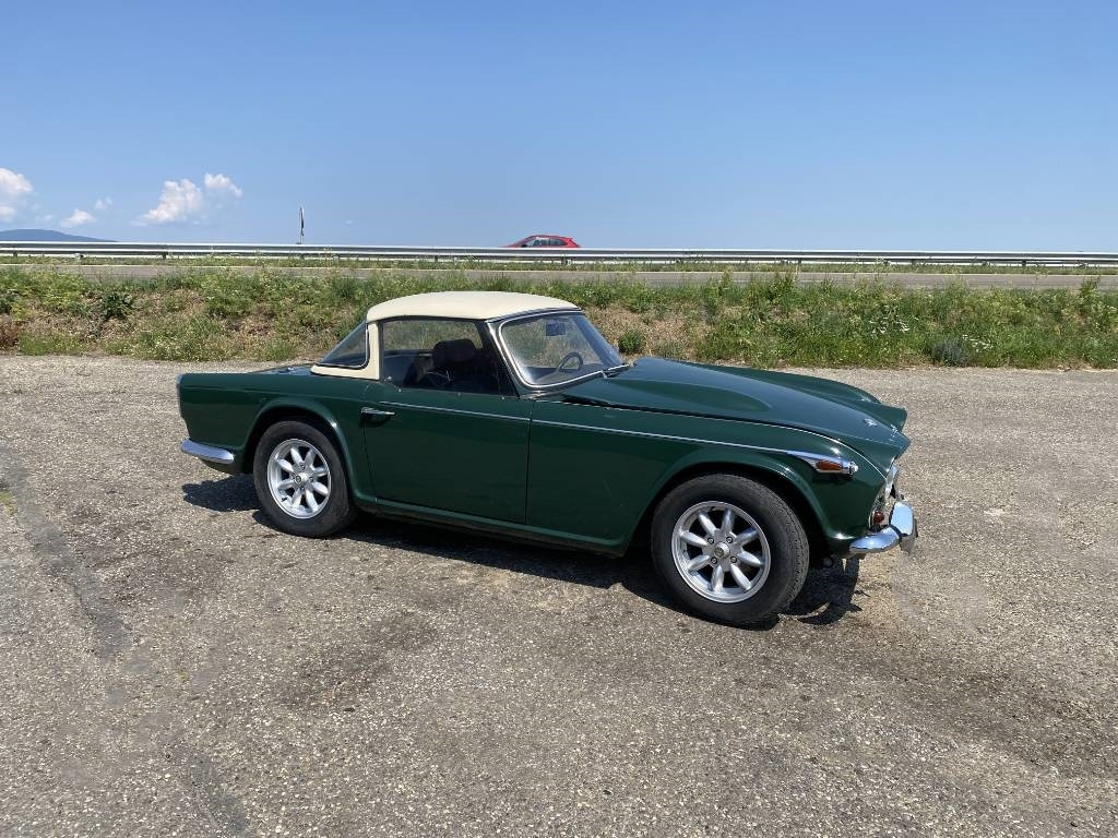 Triumph TR4-A + Hard Top / OldTimer endommagé - PKW: das Bild 3 Triumph TR4-A + Hard Top / OldTimer endommagé - PKW: das Bild 3