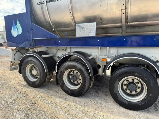 Tankauflieger Für die Beförderung von Chemikalien Fruehauf DAF XF 480 + REMORQUE FRUEHAUF CITERNE 23500€: das Bild 9