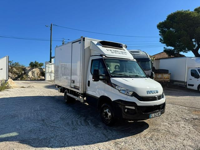 Iveco 35C16 CAISSE FRIGO LAMBERET ET CARRIER ET HAYON - Kühltransporter: das Bild 3 Iveco 35C16 CAISSE FRIGO LAMBERET ET CARRIER ET HAYON - Kühltransporter: das Bild 3